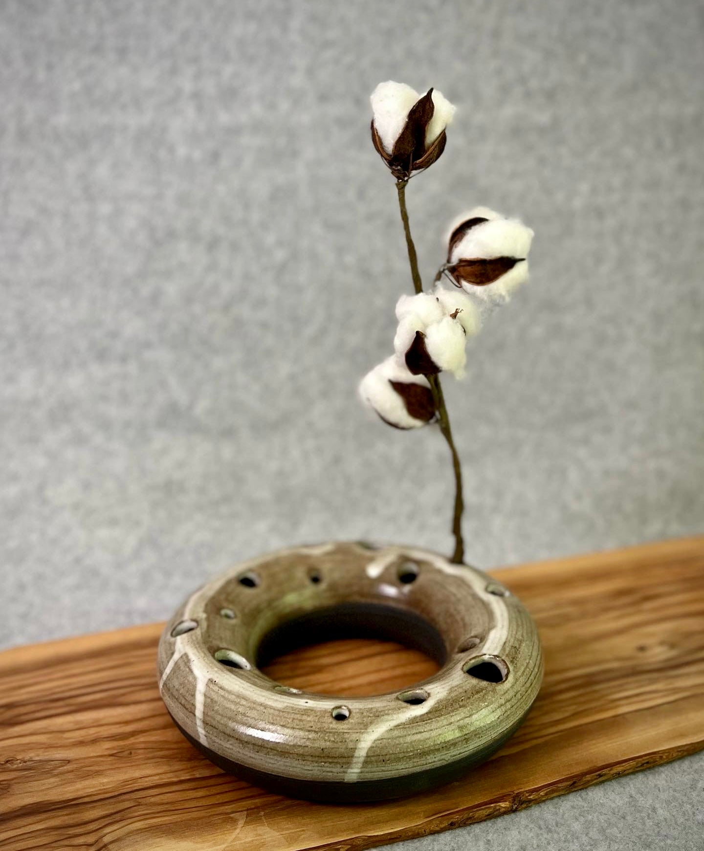 black donut centerpiece vase